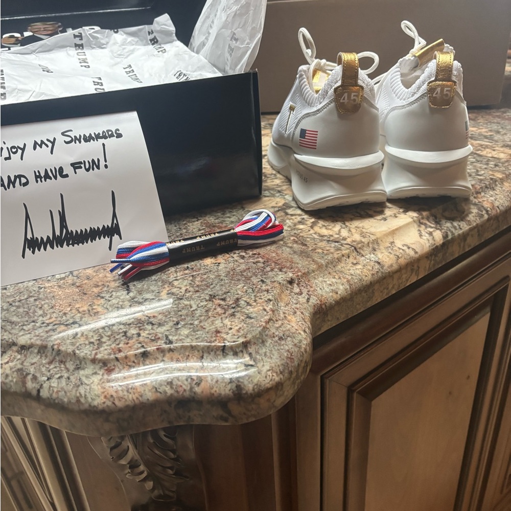 Authentic Trump sneakers. Unused - Picture 3 of 5
